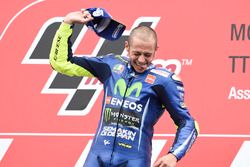 Podio: Ganador de la carrera Valentino Rossi, Yamaha Factory Racing