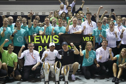 Yarış galibi Lewis Hamilton, Mercedes AMG F1, 3. Valtteri Bottas, Mercedes AMG F1