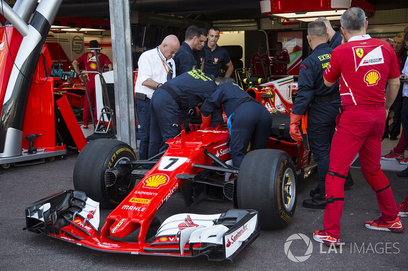 Medical Team practice driver extraction at Ferrari