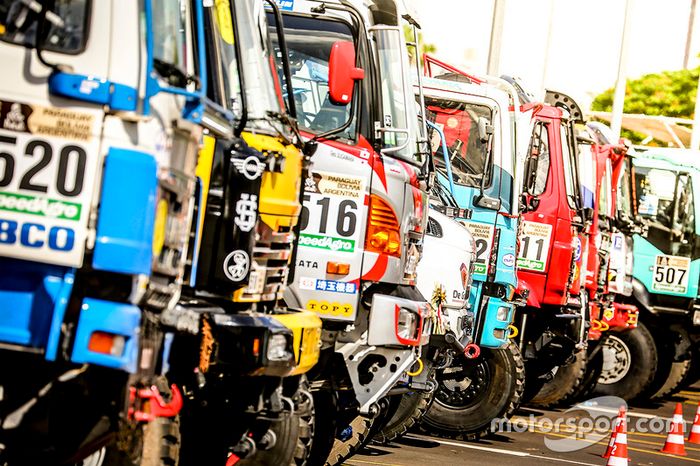 Camiones listos en el Podium de salida
