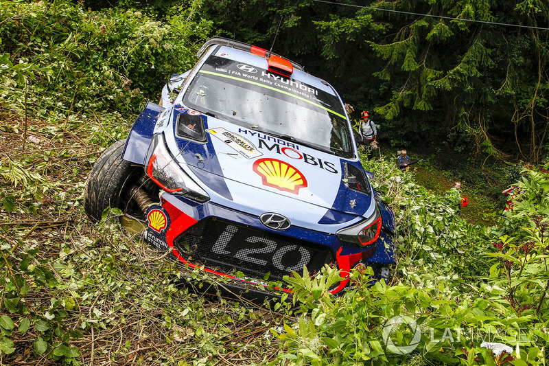 Crash: Dani Sordo, Marc Marti, Hyundai i20 WRC, Hyundai Motorsport