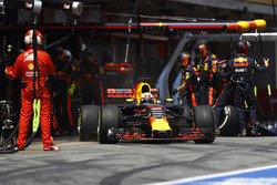 Daniel Ricciardo, Red Bull Racing RB13, au stand