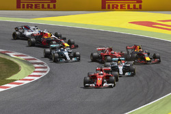 Kollision: Kimi Raikkonen, Ferrari SF70H; Max Verstappen, Red Bull Racing RB13