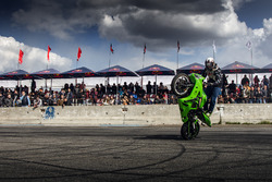 Stunt riding