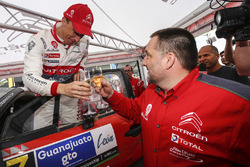 Пилот Citroën World Rally Team Крис Мик и руководитель команды Ив Маттон