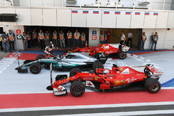 Переможець Валттері Боттас, Mercedes AMG F1 W08, друге місце - Себастьян феттель, третє місце - Кімі