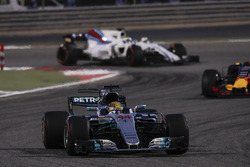 Lewis Hamilton, Mercedes AMG F1 W08, Max Verstappen, Red Bull Racing RB13, Felipe Massa, Williams FW