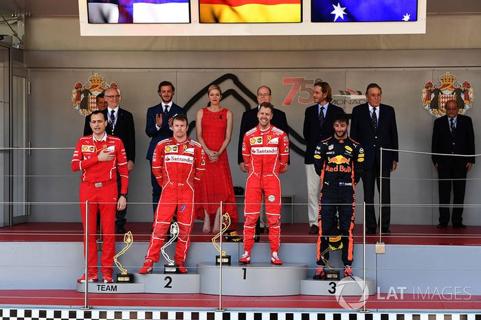 Riccardo Adami, Ingeniero de carrera de Ferrari, Kimi Raikkonen, de Ferrari, Sebastian Vettel, Ferrari y Daniel Ricciardo, Red Bull Racing