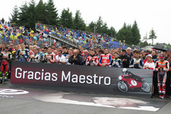 Riders tribute to Angel Nieto