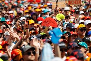 Aficionados en la fanzone