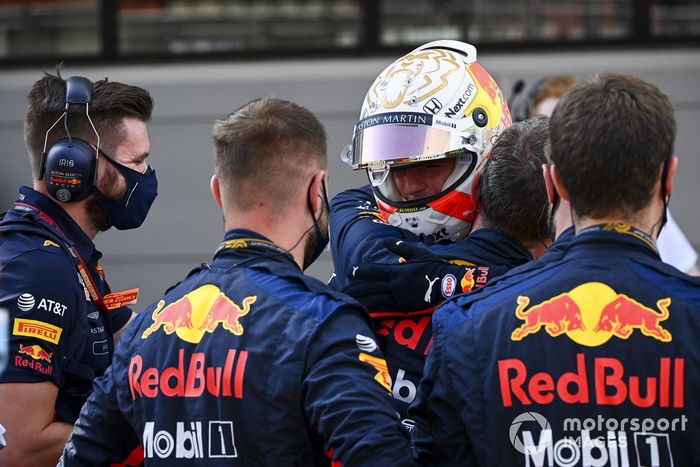 Segundo lugar Max Verstappen, Red Bull Racing, celebra en Parc Ferme