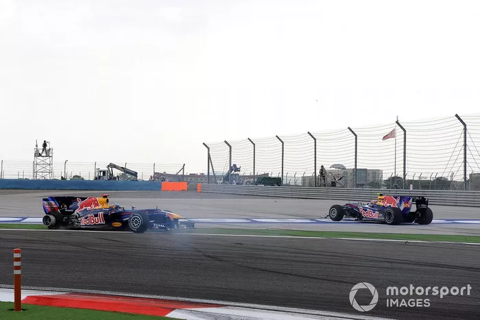 
Mark Webber, Red Bull Racing RB6 Renault and Sebastian Vettel, Red Bull Racing RB6 Renault crash and spin