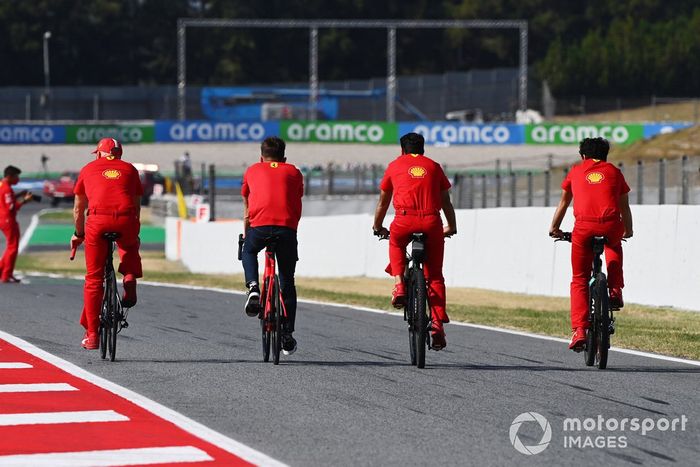 Charles Leclerc, Ferrari en bicicleta