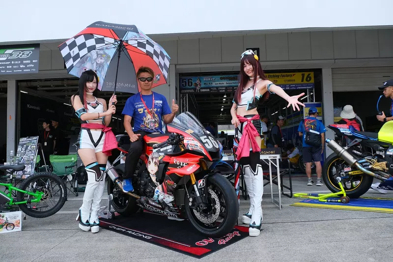 浜口善博チーム監督、#56 青島メグ with HAMAGUCHI Racing