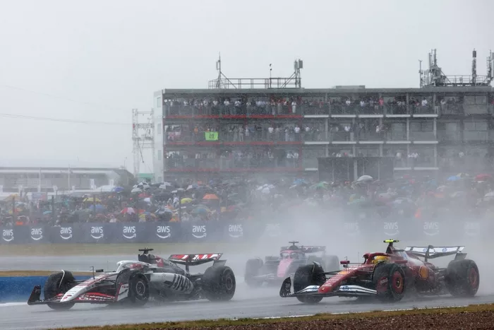 Lewis Hamilton, Ferrari, Esteban Ocon, Haas F1 Team