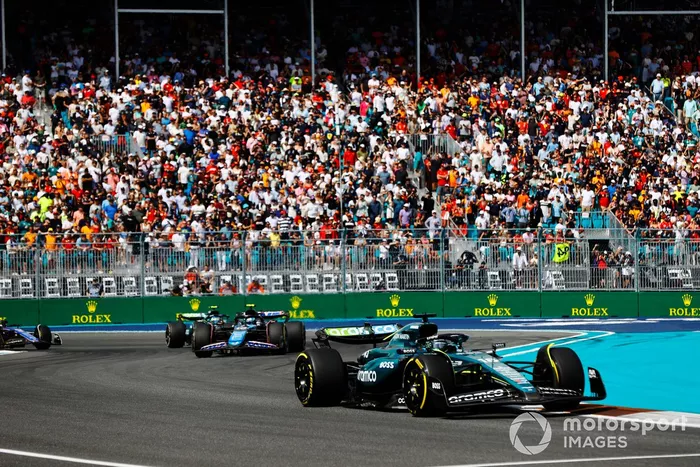 Lance Stroll, Aston Martin AMR24, Pierre Gasly, Alpine A524, Fernando Alonso, Aston Martin AMR24