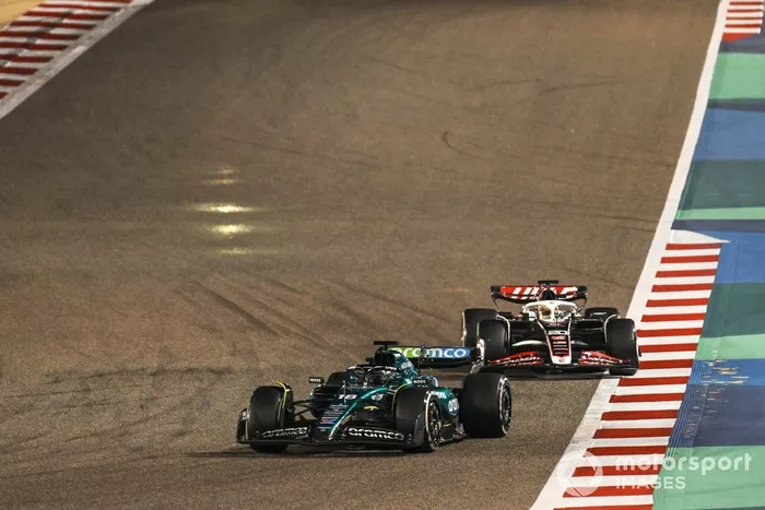 Lance Stroll, Aston Martin AMR24 Kevin Magnussen, Haas VF-24 
