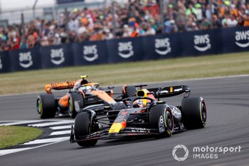 Verstappen gana en Silverstone y Checo Pérez queda fuera del top 5