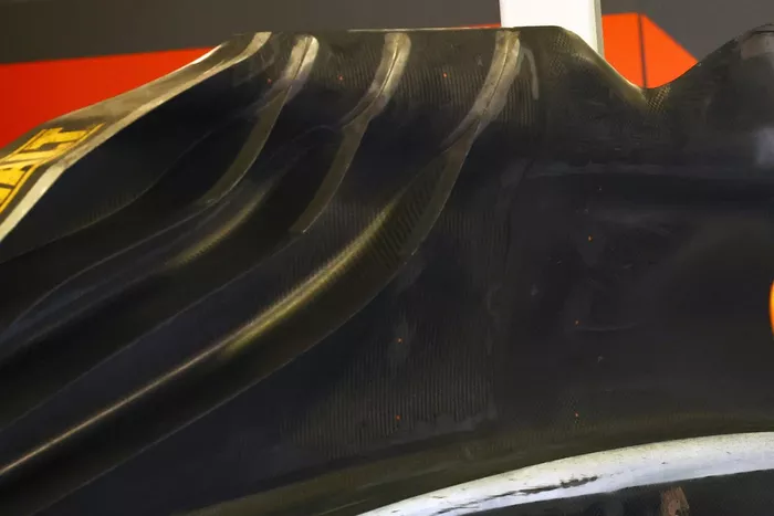 Detalles del suelo del McLaren MCL36