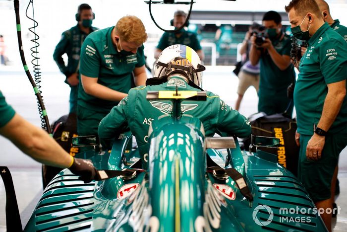 Sebastian Vettel, Aston Martin AMR22

