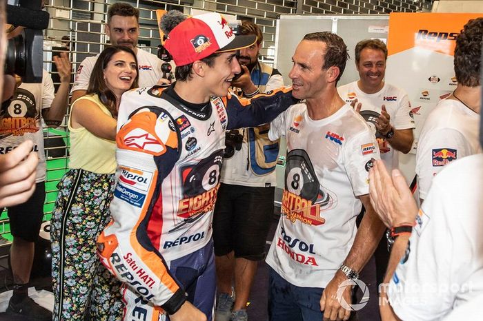 MotoGP-Weltmeister 2019: Marc Marquez, Repsol Honda Team, mit Alberto Puig