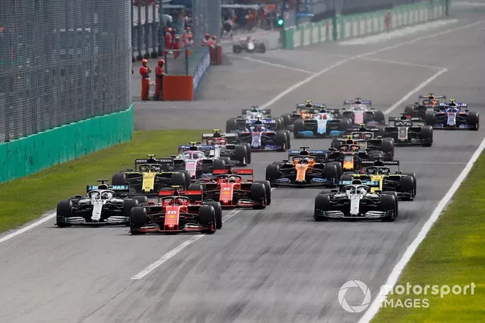 Mientras que en la carrera de Italia las temperaturas fluctuaron entre 17 y 21ºC durante el fin de semana, en Singapur deberían pasar de 31ºC. Se espera una humedad sobre el 80%.