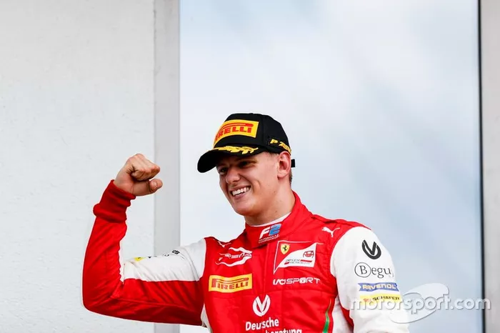 Podio: ganador de la carrera Mick Schumacher, Prema Racing