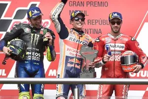 Podium : le vainqueur Marc Marquez, Repsol Honda Team, deuxième place Valentino Rossi, Yamaha Factory Racing, troisième place Andrea Dovizioso, Ducati Team