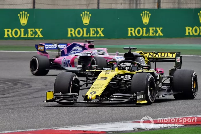 Daniel Ricciardo, Renault F1 Team R.S.19, Sergio Perez, Racing Point RP19