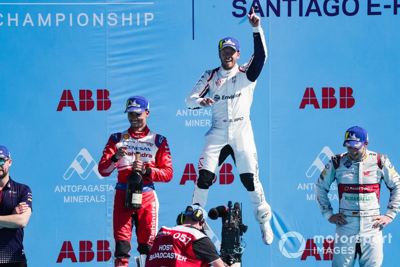 Sam Bird, Envision Virgin Racing, 1° classificato, festeggia sul podio accanto a Pascal Wehrlein, Mahindra Racing, 2° classificato, Daniel Abt, Audi Sport ABT Schaeffler, 3° classificato