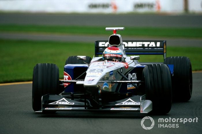 8. Esteban Tuero: 19 años y 320 días en el GP de Australia 1998