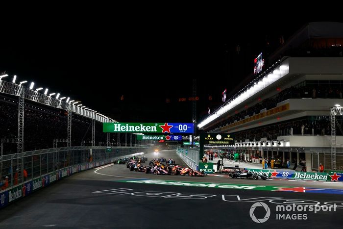 George Russell, Mercedes F1 W15, Carlos Sainz, Ferrari SF-24, Pierre Gasly, Alpine A524 