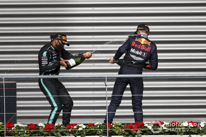 Podio: ganador de la carrera Lewis Hamilton, Mercedes-AMG F1 celebra con el tercer lugar Max Verstappen, Red Bull Racing