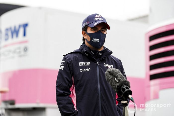 Sergio Perez, Racing Point, habla con los periodistas