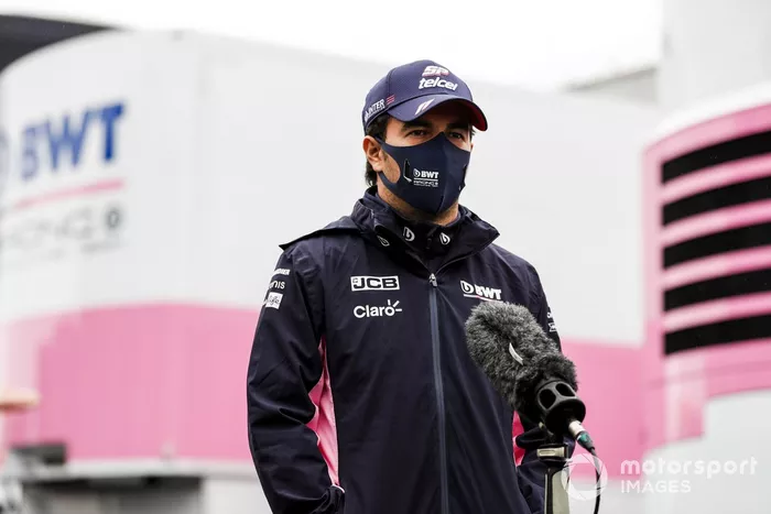 Sergio Perez, Racing Point, habla con los periodistas