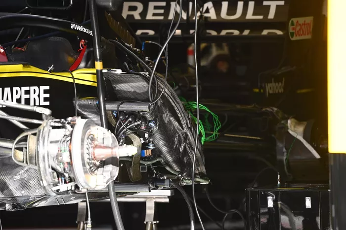 Renault F1 Team R.S.20 side detail