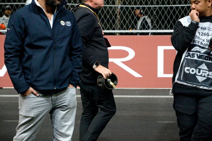 Se trabaja y debate para arreglar las tapas de alcantarilla sueltas en la vía