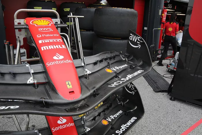 Detalle del alerón delantero del Ferrari SF-23