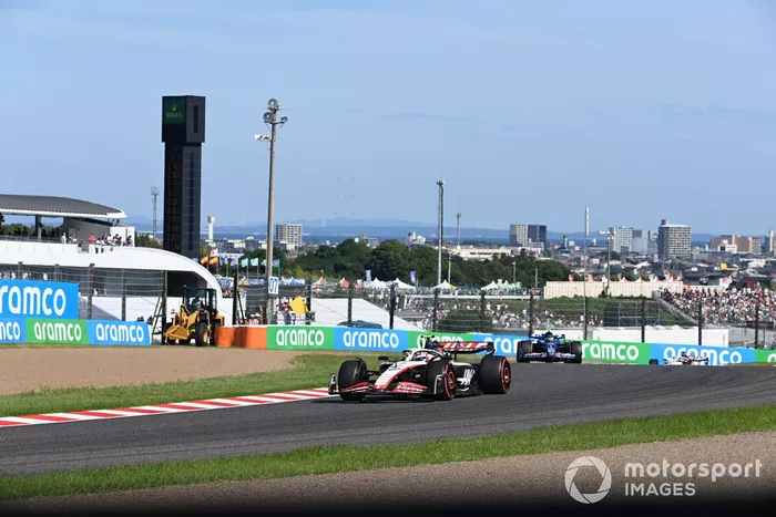 Nico Hulkenberg, Haas VF-23, Pierre Gasly, Alpine A523