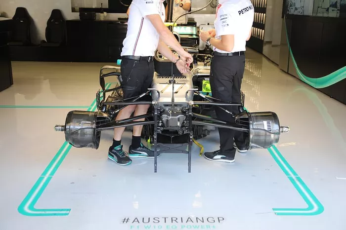 Mercedes AMG F1 W10, front