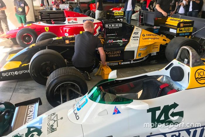 Monoposto nel garage