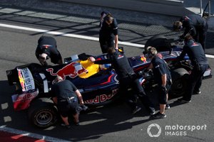 Sebastien Loeb, Campeón del Mundo de Rallyes, prueba para Red Bull Racing