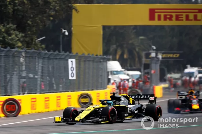 Daniel Ricciardo, Renault F1 Team R.S.19, Max Verstappen, Red Bull Racing RB15