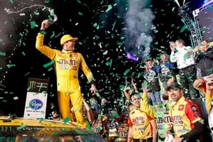 Race winner and Champion Kyle Busch, Joe Gibbs Racing, Toyota Camry M&M'