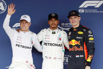Pole sitter Lewis Hamilton, Mercedes AMG F1, tweede Valtteri Bottas, Mercedes AMG F1, derde Max Verstappen, Red Bull Racing