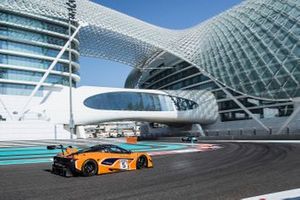 #5 McLaren Customer Racing McLaren 720S GT3: Ben Barnicoat, Alvaro Parente, Shane Van Gisbergen
