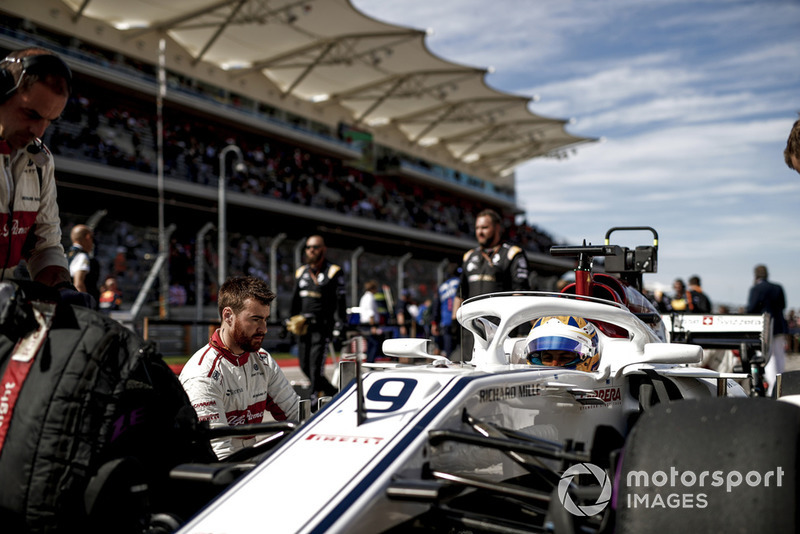 Marcus Ericsson, Sauber C37, arriva in griglia di partenza