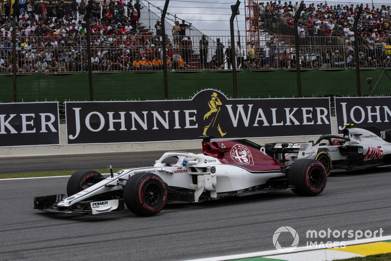 Marcus Ericsson, Sauber C37 and Kevin Magnussen, Haas F1 Team VF-18 