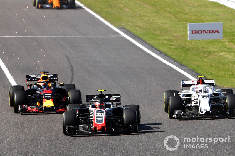 Kevin Magnussen, Haas F1 Team VF-18, Charles Leclerc, Sauber C37 and Daniel Ricciardo, Red Bull Racing RB14