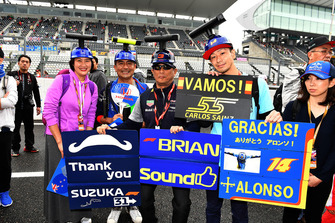 Fernando Alonso, McLaren fans and banners